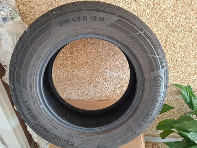 Pneu Continental 215/65 R16H - SEMI NOVO