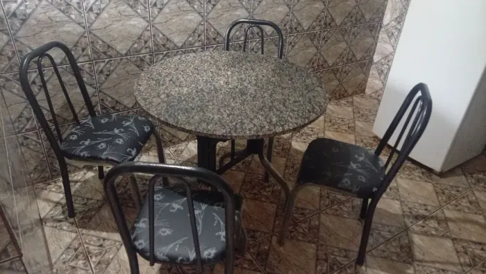 Mesa de granito três meses de uso no ainda no plástico