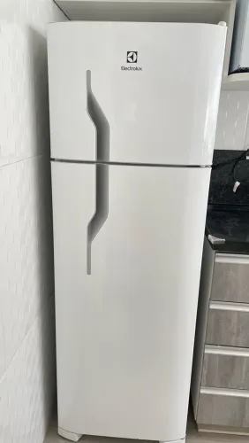 Geladeira Electrolux Branca 260L