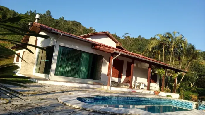 Sítio com 10 hectares com 2 casas, em Garopaba/SC