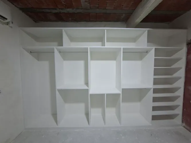 Guarda-roupa de gesso