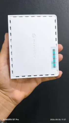 Vende novo Roteador MikroTik RB750Gr3 hEX v3 5 Portas Gigabit Ethernet com PoE e VPN