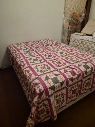 Cama de casal com baú