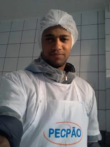 Porteiro, vigia, vigilante, controlador de acesso.