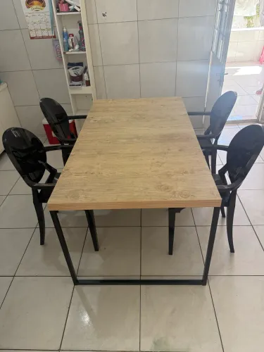 Mesa com 4 cadeiras By haus