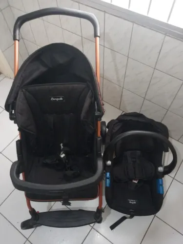 Carrinho de bebê e bebê conforto Burigotto