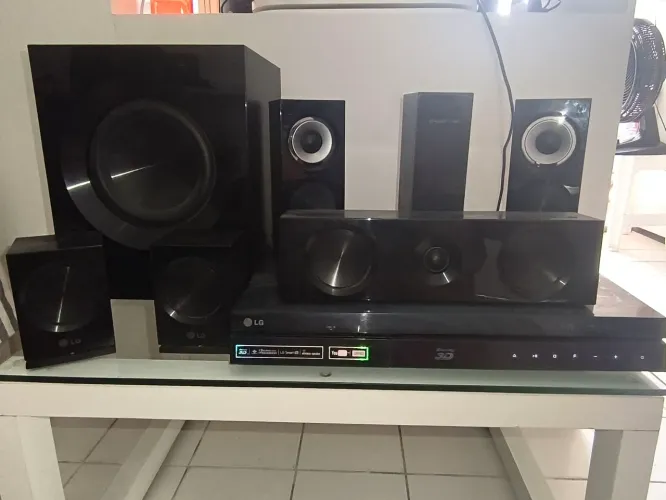 Home Theater LG BH7220BW 5.1 Blu-Ray Player 3D, Smart TV, Karaokê, Wi-Fi, Wireless