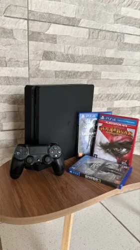 Playstation 4 Slim - 1TB + 3 Jogos
