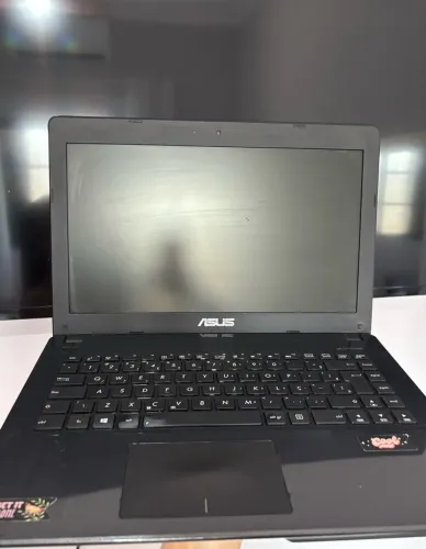 Notebook ASUS Core i3 4GB 500GB 14? + Carregador - R$ 500