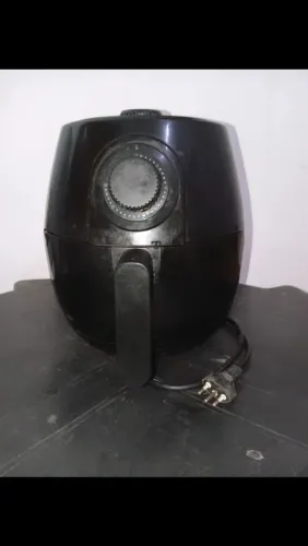 Vendo fritadeira Air fryer, 1 ano de uso, em perfeito estado, ZAP para contato *55
