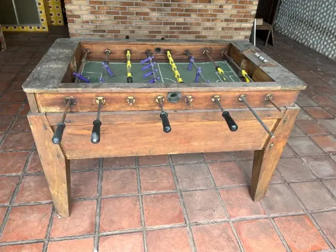 Mesa de pebolim / totó madeira maciça 