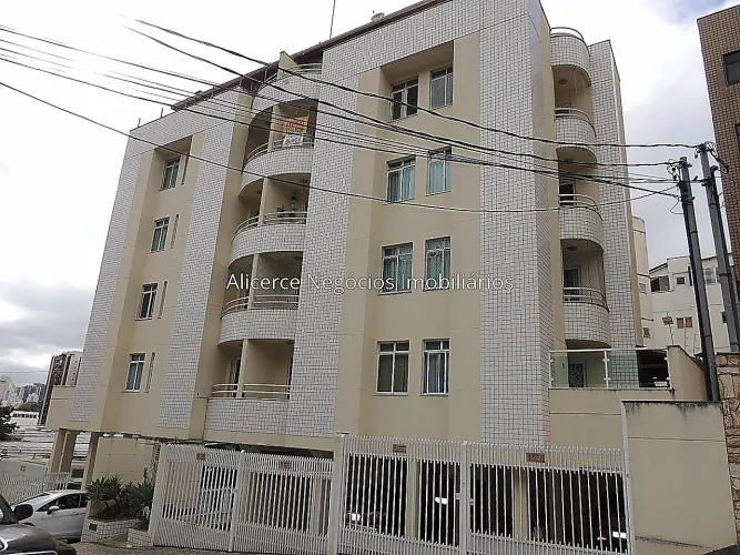 Cobertura com 3 quartos para alugar no São Mateus - Juiz de Fora/MG