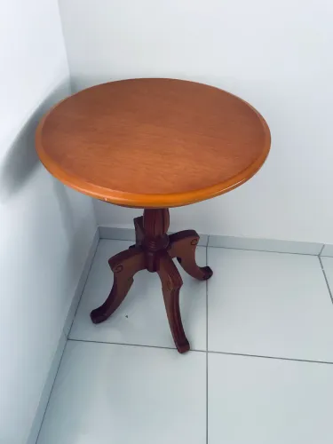 Mesa Lateral Redonda em Madeira Maciça Liduart - Excelente Estado