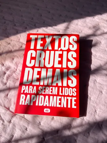 Livro - TEXTOS CRUEIS DEITAIS PARA SEREM LIDOS RAPIDAMENTE