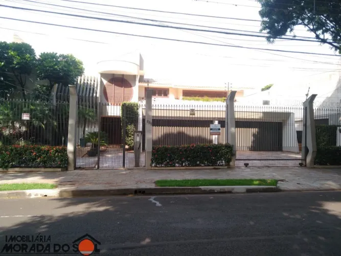 Excelente sobrado para alugar na Zona 02 a poucos metros do Maringá Club e Parque do Ingá.