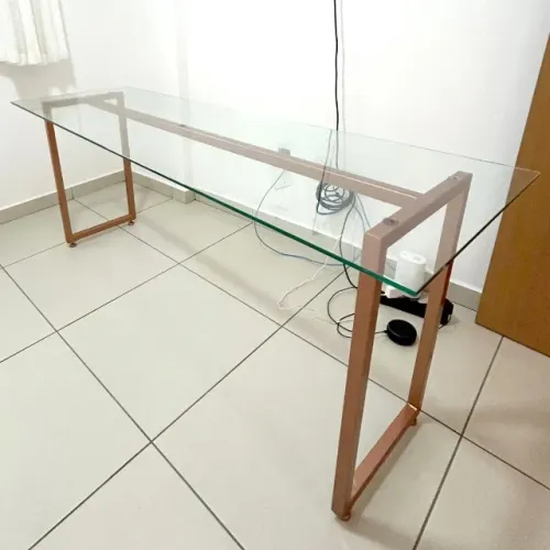 Mesa tampa de vidro 1,86mX0,60m e pés metalon rosé gold