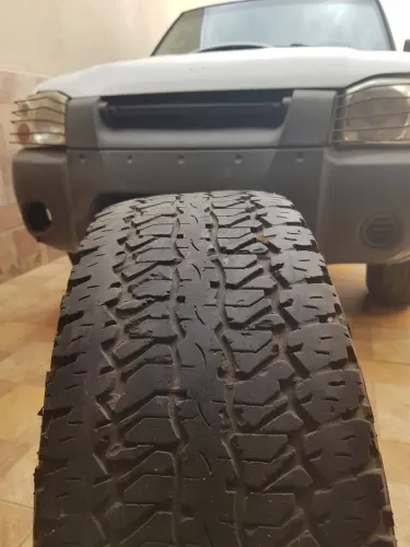 Pneu 255/75 R15 frontier 2.8 2005
