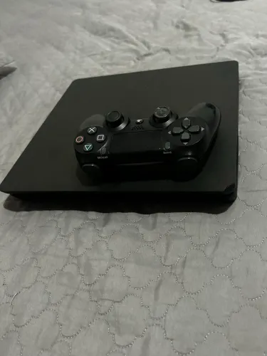PS4 Slim 800gb - Usado em bom estado