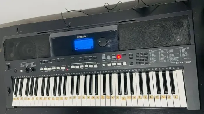 Teclado Yamaha arranjador PSR-E433
