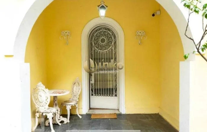 5 quartos, 1 suite, 2 vagas- Lourdes