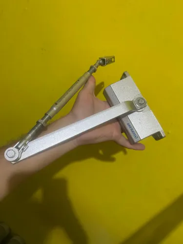 Braço Articulado Regulável Soprano A530 - Mola Hidráulica para Porta