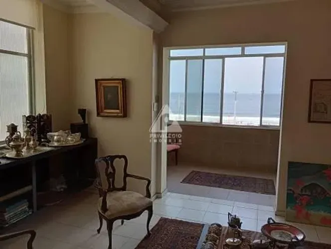 Apartamento Frente ao Mar à Venda  2 Quartos, 3 Salas, Vista Panorâmica  Posto 2
