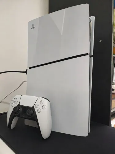 PS5 SLIM EM PERFEITO ESTADO 1 ANO 