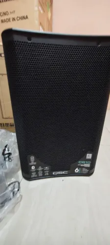 CAIXA QSC CB10 440 watts RMS 127db (bateria para 12 horas)