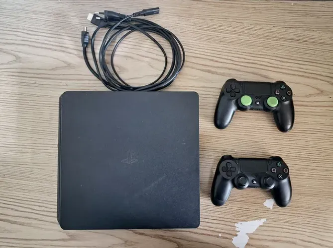 Promoção Playstation 4 Slim 1TB 02 Controles Seminovo(ATE 24X CARTAO)(ACEITO CREDISHOP)