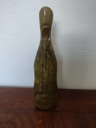 Estátua de pedra ( santo )