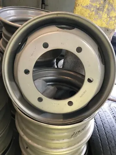 Roda Do Accelo 1016 E 1316 Aro 17,5 X 6,75 Pneu 235 