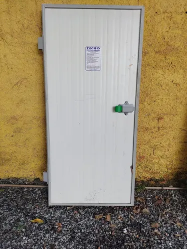 Porta de câmera frigorífica medidas 1,87 x 0,87