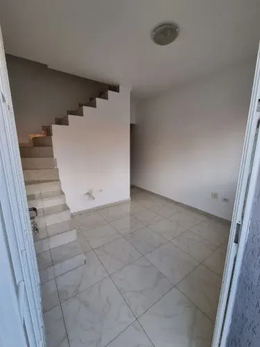 Casa para locação com dois dormitórios e condomínio e IPTU inclusos