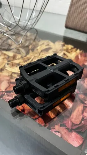Pedal Plástico Rosca Grossa