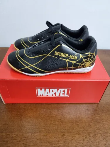Chuteira Futsal Disney Marvel Homem-Aranha Unissex - Números 38 e 41 - Nova