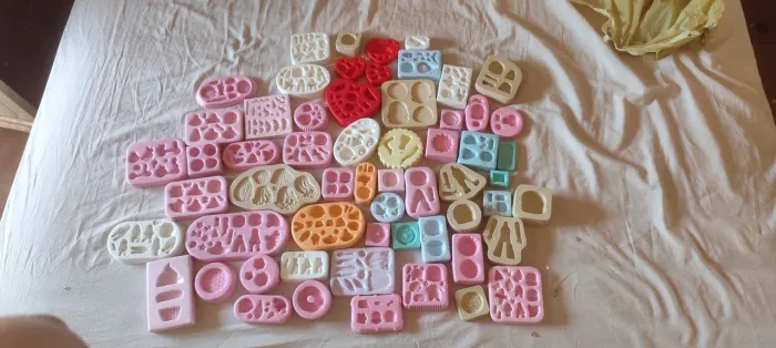 Formas de silicone para biscuit e doces.