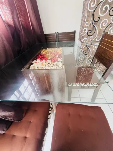 Linda mesa de vidro, 6 cadeiras