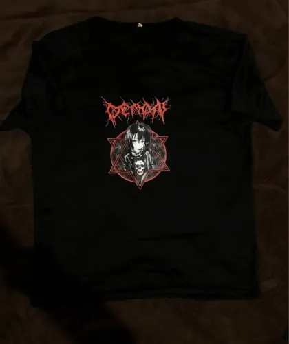 Camiseta preta gótica/anime