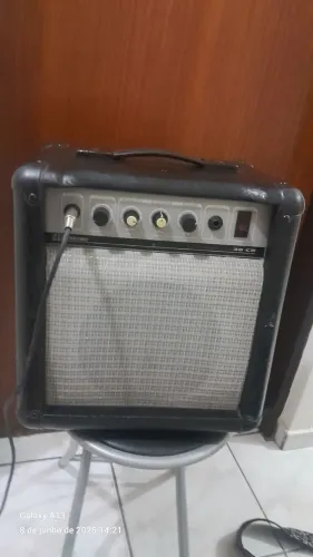 Amplificador de Guitarra 30 CB METEORO. p/ Baixo.
