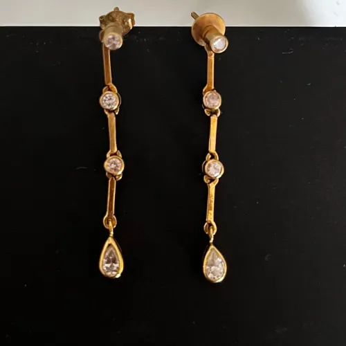 Brinco de ouro com diamantes 