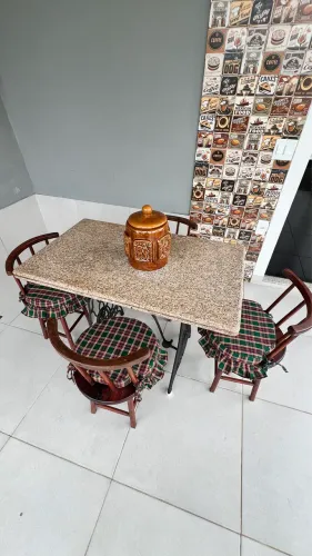 Conjunto mesa e cadeiras - decoração rústica 