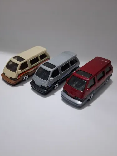 Hotwheels 1986 Toyota Van - kit com 3 unidades