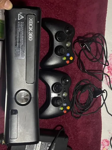 Xbox 360 com 2 Controles e Fonte