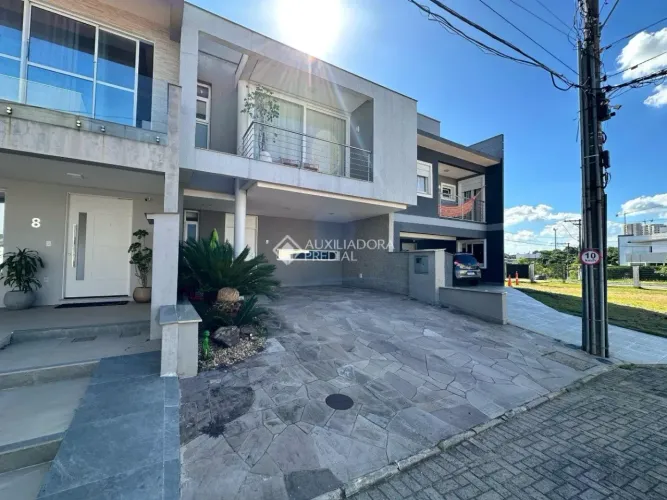 Casa em Condominio - 3 Dormitorios - Porto Alegre