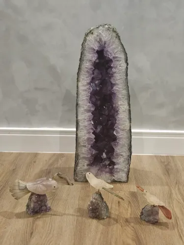 Gruta e pássaros em cristal com ametista 