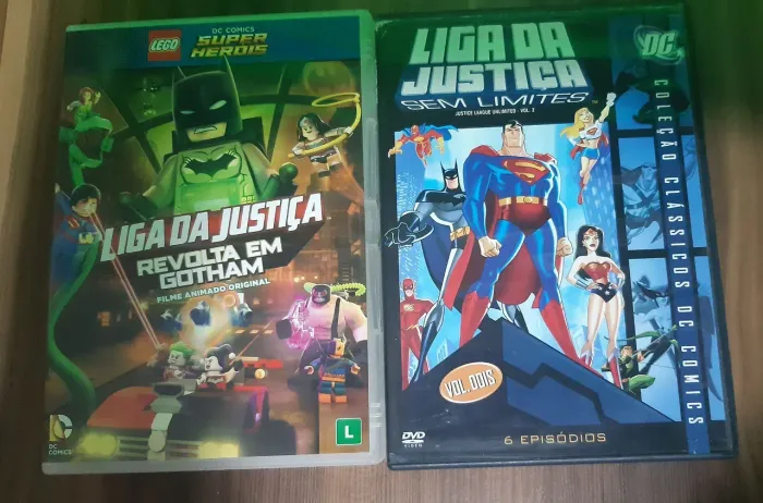 DVDs Liga da Justiça e Lego DC Super Heróis