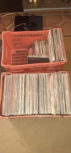 Troco esse lote de discos e compactos 