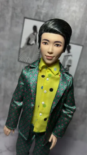 Boneco Ken BTS