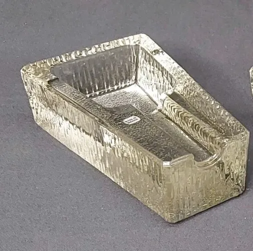 Antigo Cinzeiro Charuto moldado trabalhado em grosso bloco de vidro Anos 60 *Descrição