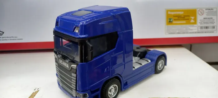 Scania miniatura 1/32 coleção.